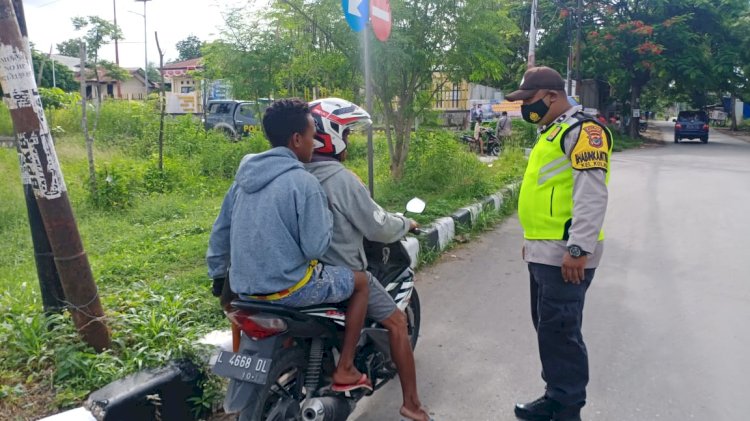 Bhabinkamtibmas Keluruhan Kolhua Laksanakan Operasi Yustisi Penertiban Penggunaan Masker