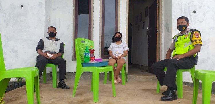 Lewat Sambang Bhabinkamtibmas Polsek Alak Himbau Warga Patuhi Protokol Kesehatan