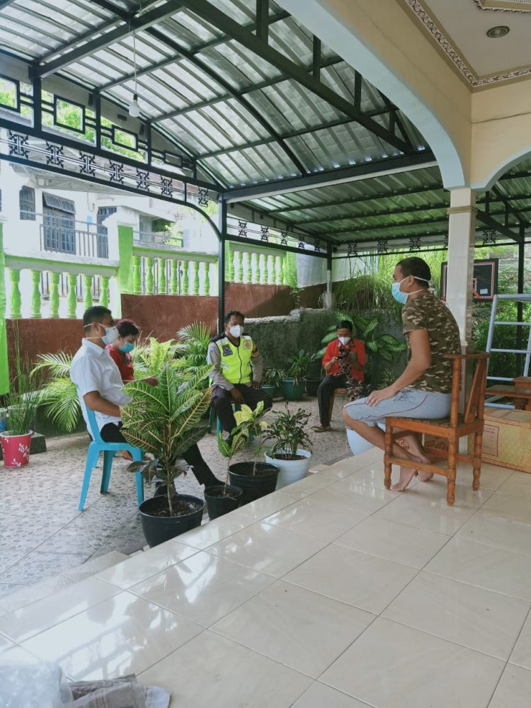 Dengan Humanis Bhabinkamtibmas Kelurahan Nunhila Himbau Warga Taati Protokol Kesehatan