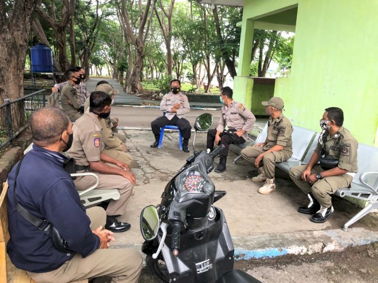 Satbinmas Polres Kupang Kota Sambangi dan Himbau Sat Pol PP Kota Kupang Agar Tetap Jaga Protokol Kesehatan Dalam Bertugas