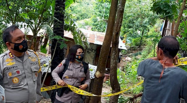 Tanggap Bencana,Kapolres Kupang Kota Beserta Personel Polres Kupang Kota Terjun Langsung Lakukan Evakuasi Korban Longsor