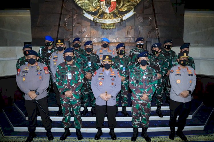 Kunjungi KSAU, Kapolri Harap Sinergitas Dari Atas Hingga Bawah Tegakan Displin Prokes Masyarakat.
