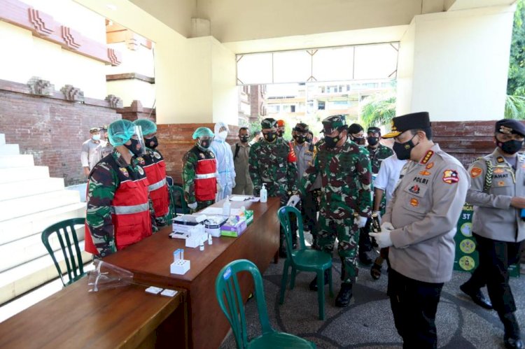 Cek Penegakan Prokes, Panglima TNI Dan Kapolri Kelilingi Dua Pasar Di Bali.
