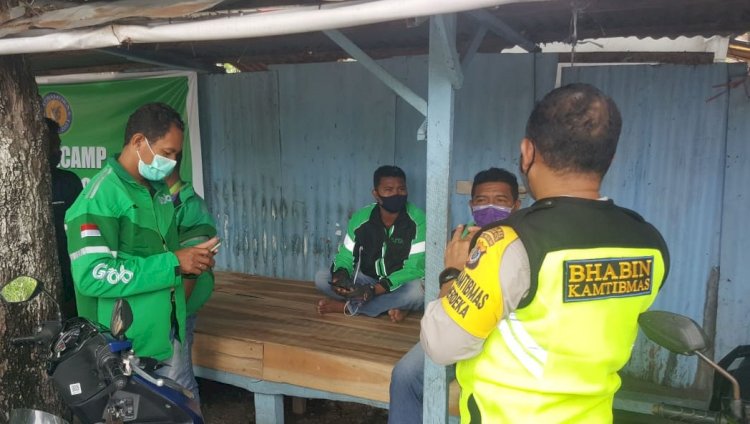 Sambang Pangkalan Ojek Online, Bhabinkamtibmas Kelurahan Kelapa Lima Himbau Protokol Kesehatan