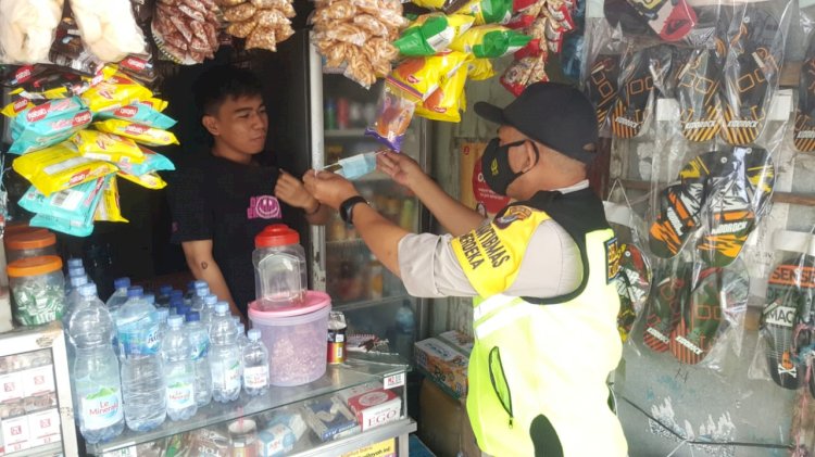 Bhabinkamtibmas Kelurahan Mardeka Laksanakan Sambang Dan Patroli Dialogis Himbaun Taati Protokol Kesehatan