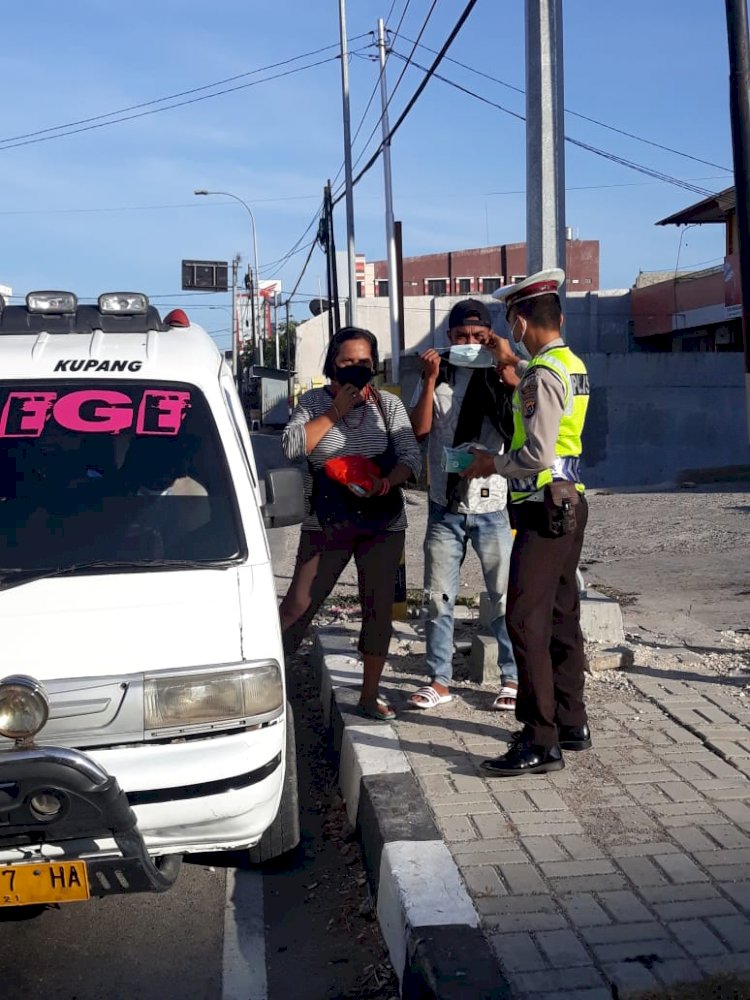 Sat Lantas Polres Kupang Kota Laksanakan Giat Dikmas Tentang Tertib Lalin Dan Himbau Patuhi Protokol Kesehatan