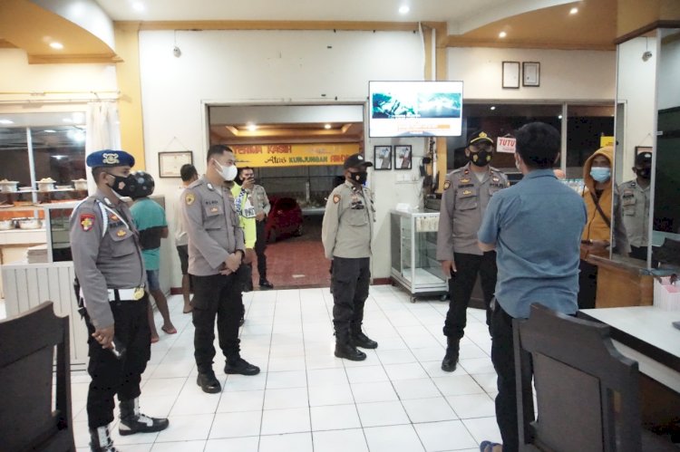 Polres Kupang Kota Dan Pemkot Kota Kupang Laksanakan Kegiatan PPKM Dengan Patorli Himbauan dan Pendisplinan Protokol Kesehatan Di Kota Kupang