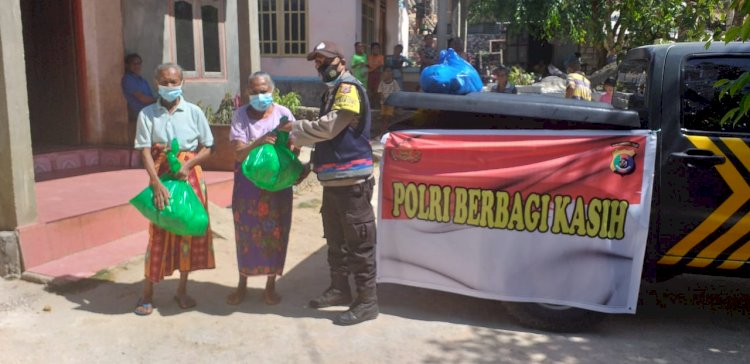 Sat Binmas Polres Kupang Kota Laksanakan  Distribusi Bakti Sosial Polri Berbagi Kasih