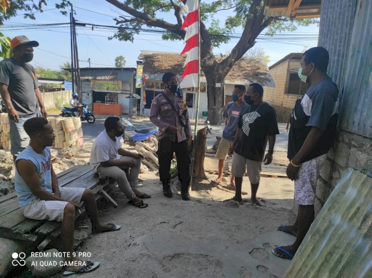 Himbau Prokes dan PPKM, Bhabinkamtibmas Kelurahan Oebufu Sambangi Warga Binaannya