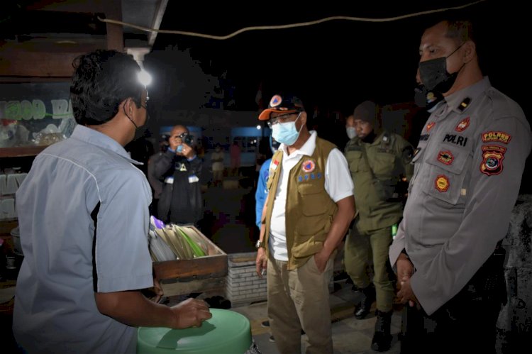 Mengurangi Penyebaran Covid-19, Personil Polres Kupang Kota Bersama Pemkot Kupang Laksanakan Patroli PPKM