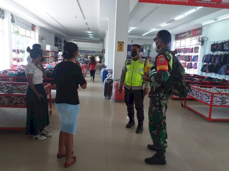 Babhinkamtibmas laksanakan Patroli Himbau warga Tetap Taati protokol kesehatan di Tempat Perbelanjaan