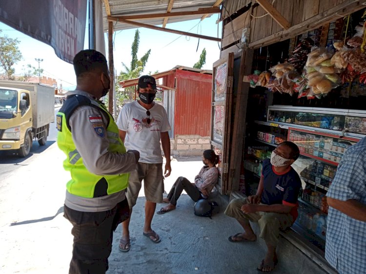 Patroli Dialogis Bhabinkamtibmas Kelurahan Oeba Himbaun Patuhi Protokol Kesehatan