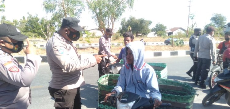 Pendisiplinan Penggunaan Masker, Personel Polsek Maulafa Tegur Dan Himbau Warga Yang Beraktivitas Tidak Menggunakan Masker