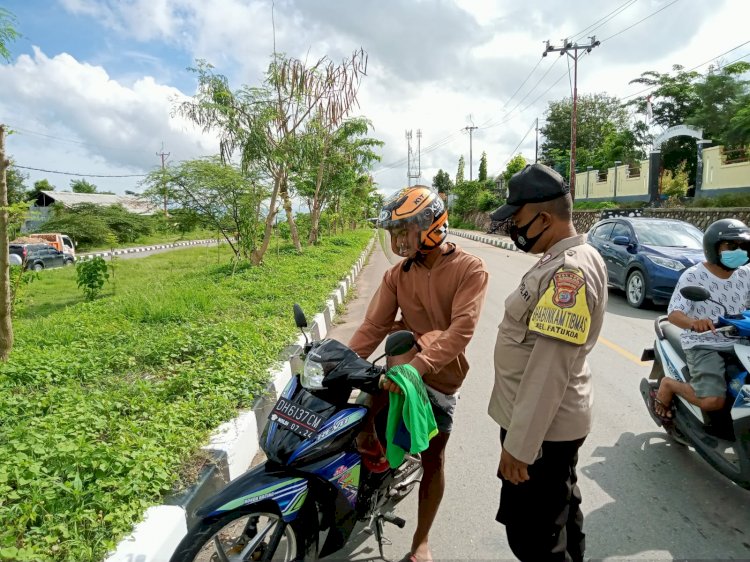 Personel Babinkamtibmas Tegur Dan Himbau Warga Yang Beraktivitas Tidak Menggunakan Masker