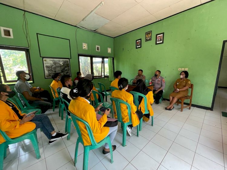 Satbinmas Polres Kupang Kota Laksanakan Kegiatan Pembinaan Ketertiban Masyarakat Di Kantor Lurah Kelurahan Kayu Putih