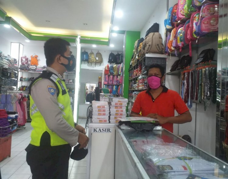 Patroli Dialogis, Bhabinkamtibmas Kelurahan Solor Tetap Himbau Warga Patuhi Protokol Kesehatan Cegah Covid-19