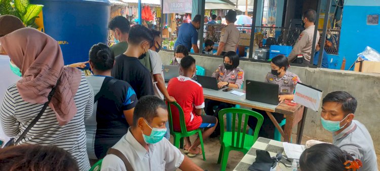 Gerai Vaksin Polri Polres Kupang Kota Mengelar Vaksinasi Di Pasar Inpres Naikoten 1 , Upaya Percepatan