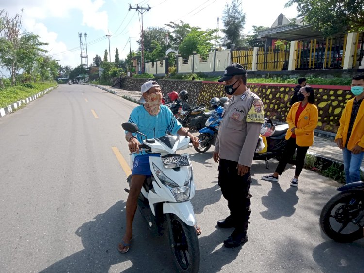Beraktivitas Tidak Menggunakan Masker Personel Babinkamtibmas Tegur Dan Himbau Warga Binaanya