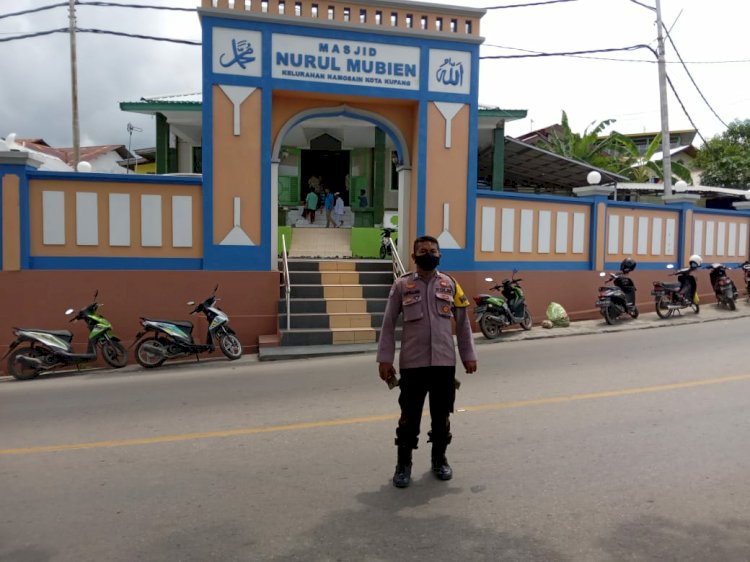 Pengamanan Sholat Jumat Bhabinkamtibmas Kelurahan NBD Berikan Pelayanan Terbaik