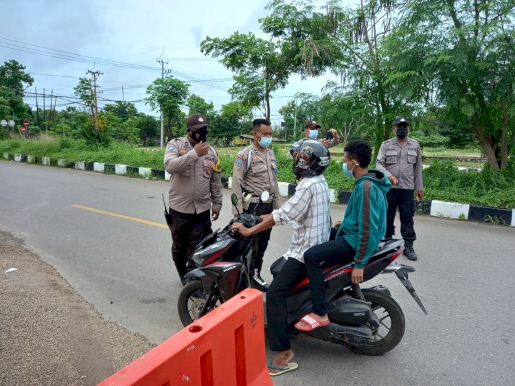 Personel Babinkamtibmas Tegur Dan Himbau Warga Yang Beraktivitas Tidak Menggunakan Masker