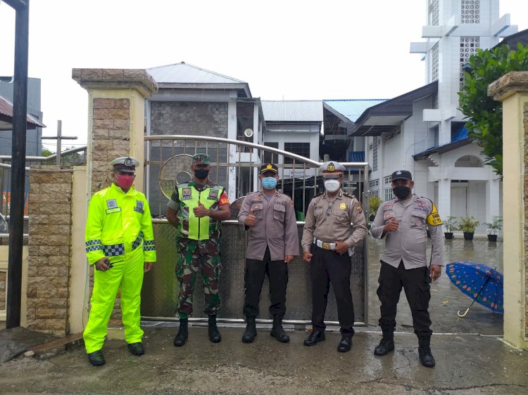 Polres Kupang Kota dan Polsek Jajaran Amankan Ibadah Natal di Sejumlah Gereja Di Kota Kupang