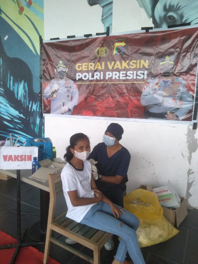Gerai Vaksin Polri Polres Kupang Kota Kembali Mengelar Vaksinasi Di Area Perbelanjaan Lippo Mall Kota Kupang , Upaya Percepatan Vaksinasi Covid-19 Bagi Masyarakat Kota Kupang