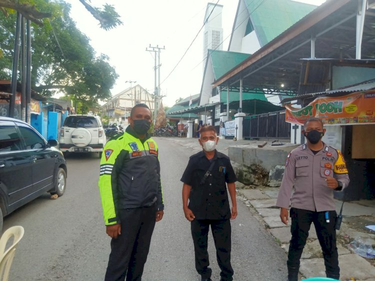 Babinkamtibmas Kelurahan Oetete Laksanakan Pam Dan Ingatkan Warga Terapkan Protokol Kesehatan di Gereja