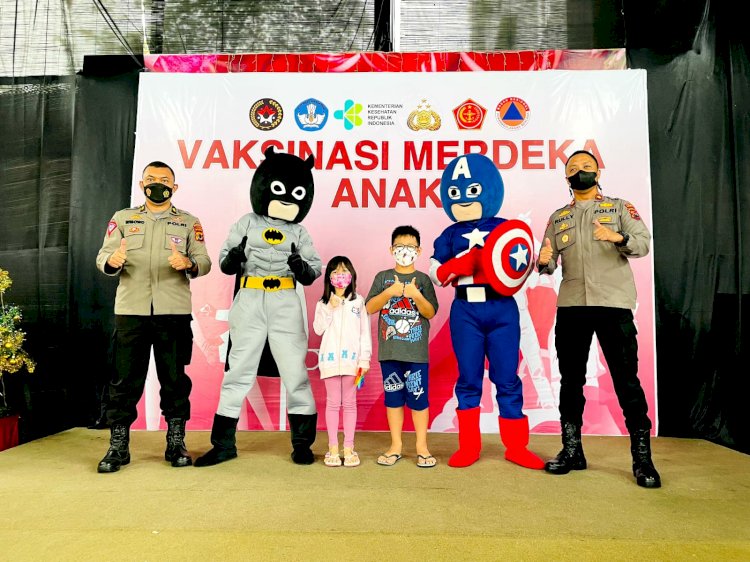 Sukseskan Vaksinasi Mereka Anak, Polres Kupang Kota Hadirkan Badut Superhero Agar Anak Tidak Takut Di Vaksin