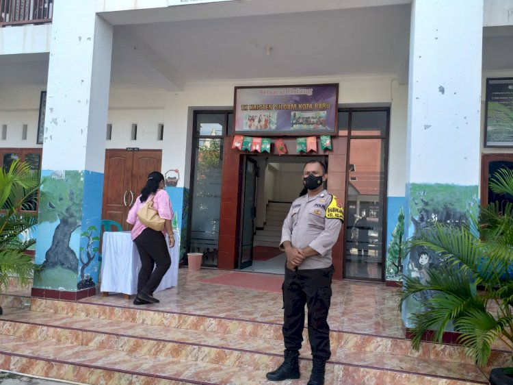 Babinkamtibmas Kelurahan Kelapa Lima Laksanakan Pam Dan Ingatkan Warga Terapkan Protokol Kesehatan di Gereja