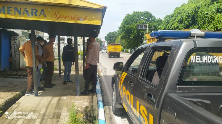 Personel Polsek Kelapa Lima Laksanakan Patroli Penegakan Prokes Himbau Anak Sekolah