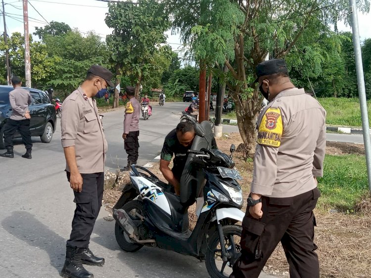 Tak Pakai Masker, Personel Polsek Maulafa Tegur Serta Himbau Pengendara yang Tidak Menaati Protokol Kesehatan