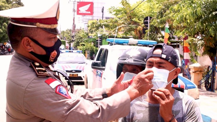 Operasi Keselamatan Turangga 2022, Sat Lantas Polres Kupang Kota Imbauan Tertib Berlalu lintas Dan Penertiban Prokes Kepada Pengguna Jalan