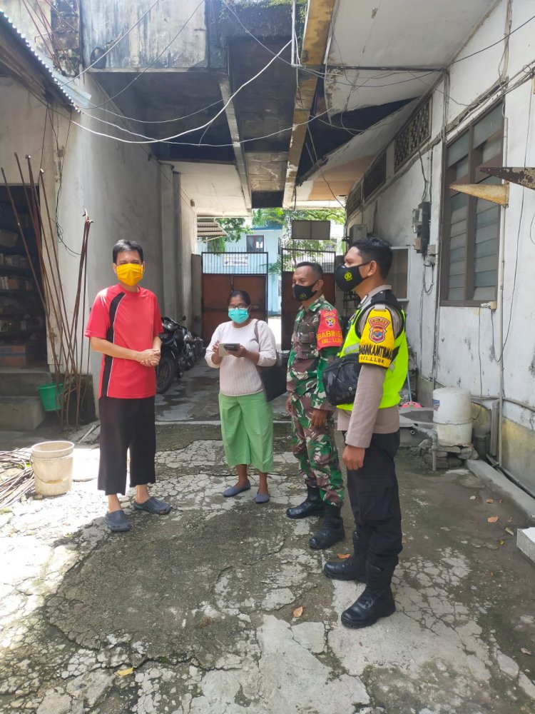 Imbau Taat Prokes, Bhabinkamtibmas Kelurahan LLBK Sambang Warga Binaanya