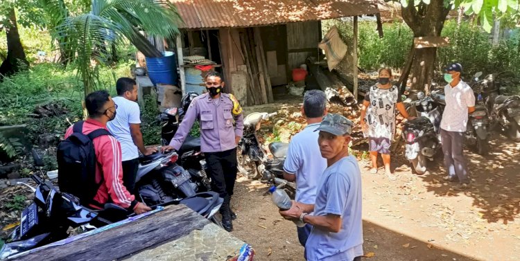 Patroli Dialogis, Bhabinkamtibmas Kelurahan Penfui Imbau Warga Patuhi Protokol Kesehatan Cegah Covid-19