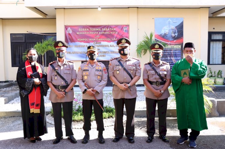 Upacara serah terima jabatan Wakapolresta Kupang Kota dan Pelantikan Kabaglog Polresta Kupang Kota.