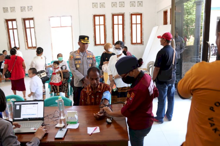 POLRESTA KUPANG KOTA DAN CT. ARSA FONDATION GELAR KEGIATAN BHAKTI KESEHATAN DAN BHAKTI SOSIAL DI GEREJA BAHTERA HAYAT OSMOK.