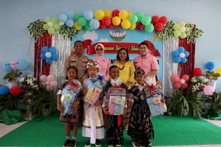 KAPOLRESTA KUPANG KOTA HADIRI KEGIATAN PELEPASAN ANAK DIDIK KELOMPOK BELAJAR TK KEMALA BHAYANGKARI 01 KUPANG KOTA