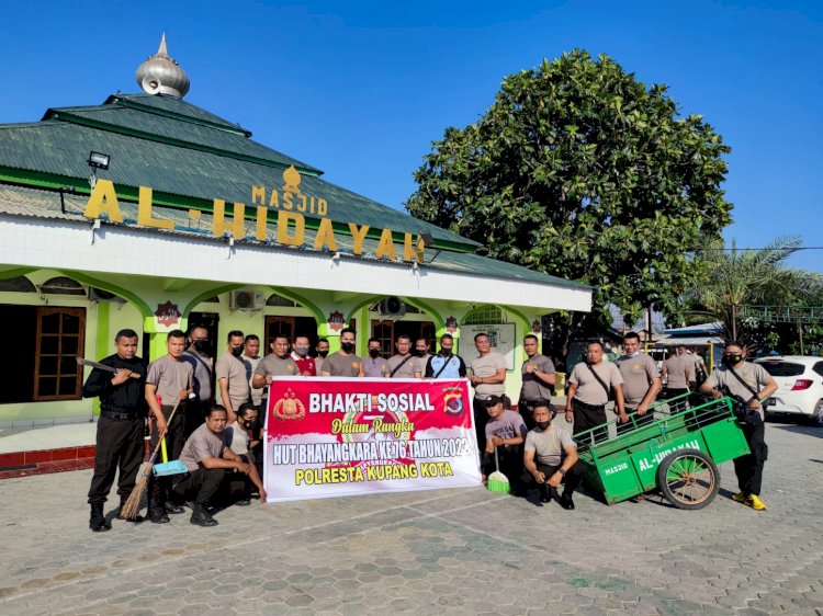 POLRESTA KUPANG KOTA GELAR BAKTI SOSIAL DI SEJUMLAH TEMPAT IBADAH, DALAM RANGKA HARI BHAYANGKARA KE-76