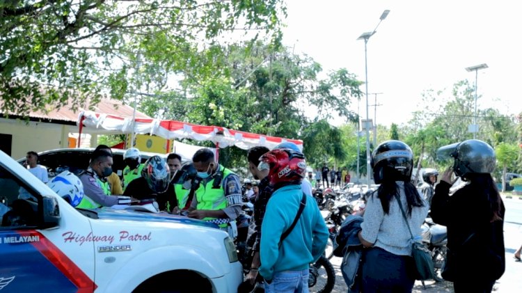 SATUAN LALU-LINTAS POLRESTA KUPANG KOTA LAKSANAKAN GIAT SIDANG TILANG DI TEMPAT  OPERASI PATUH TURANGGA 2022