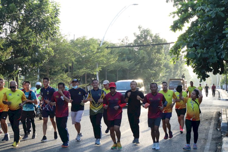 Kapolda NTT Melepas Peserta Fun Run polresta Kupang Kota.