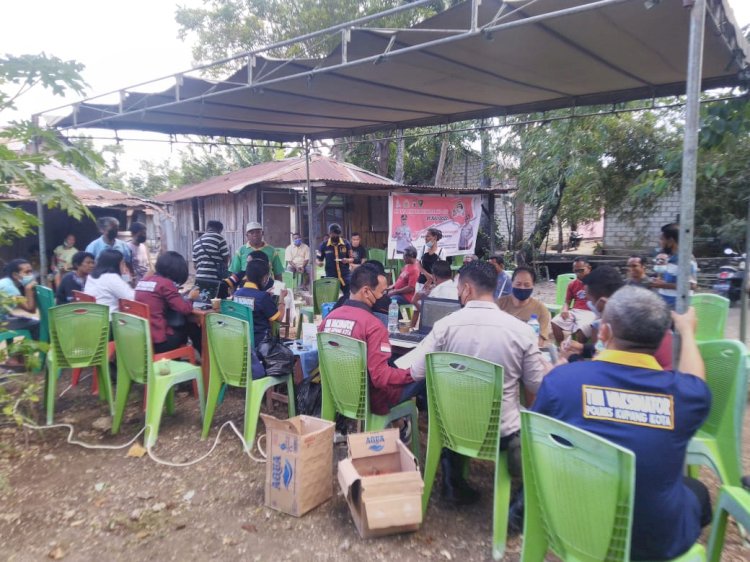Polresta Kupang Kota Laksanakan Giat Vaksin di Kampung Tuna netra.