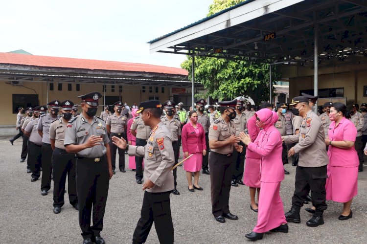 Polresta Kupang Kota gelar Upacara Kenaikan Pangkat Bagi 47 Personil.