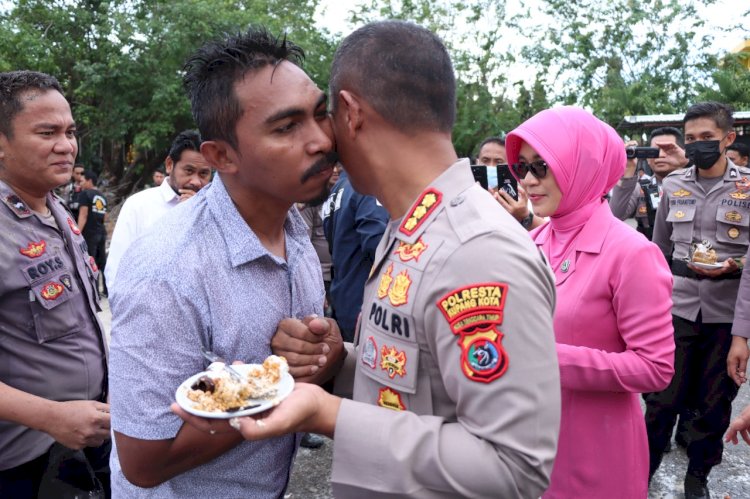 Anggota Polresta Kupang Kota Basah Kuyub Disiram Kapolresta