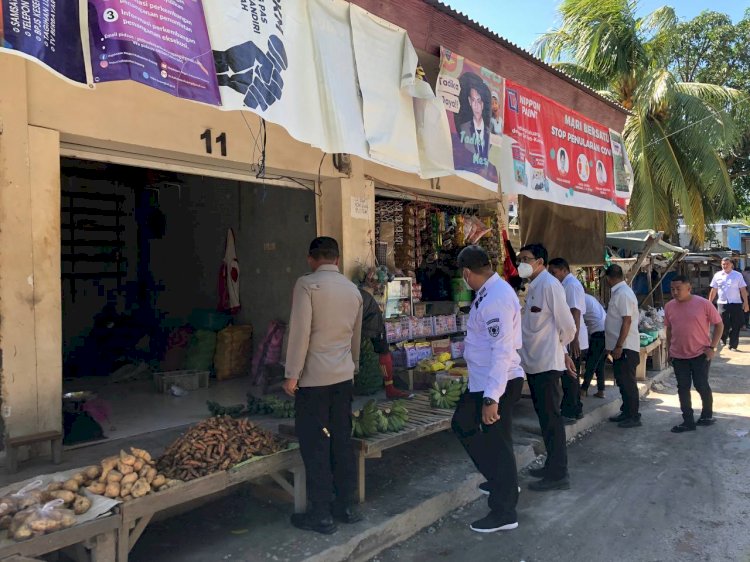Kapolresta Kupang Kota Pimpin Penertiban Jalur Pasar Oeba.