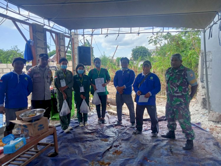Bhabinkamtibmas Dan BabinPotmar Kelurahan Fatubesi Pantau Pemotongan Hewan Kurban Idul Adha 1443 / 2022.