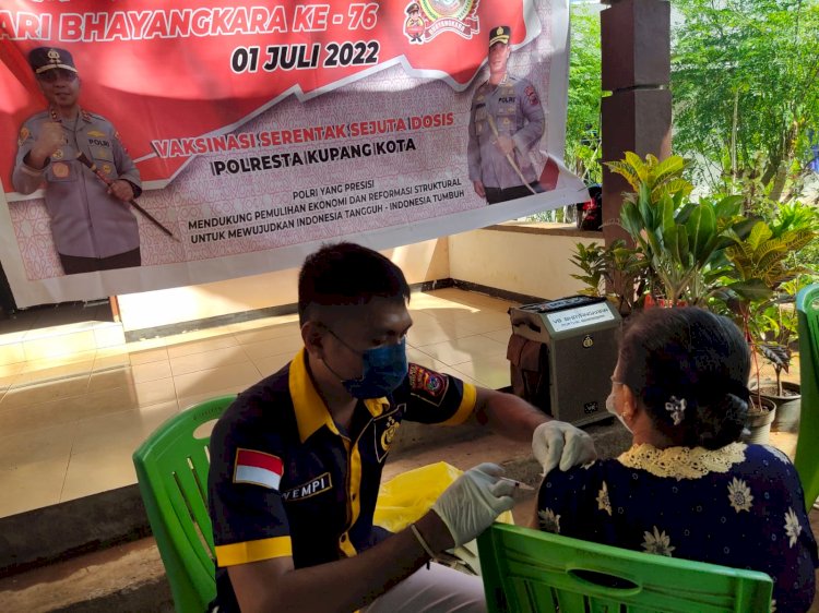Polresta Kupang Kota Lakukan Pelayanan Vaksinasi Covid-19 di Kelurahan Liliba Kota Kupang.