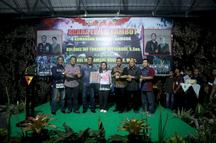 Kapolresta Kupang Kota Hadiri Lepas Sambut Komandan Brigif 21/Komodo.