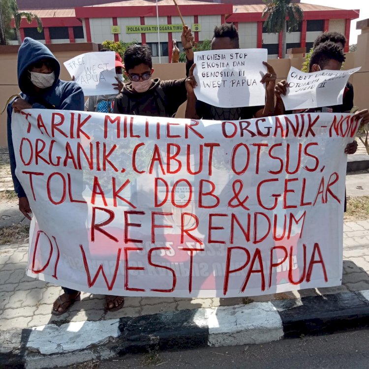 Personil Polresta Kupang Kota Laksanakan pengamanan aksi unjuk rasa damai oleh Solidaritas Petisi Rakyat Papua Kota Kupang .