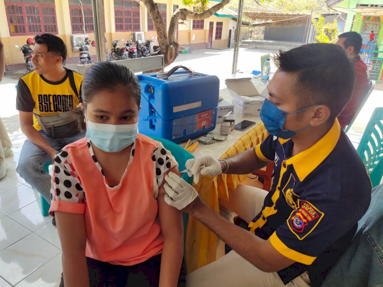 Klinik Polresta Kupang Kota Pelayanan Vaksinasi Booster di Gereja GMMI Jemaat Hermon.