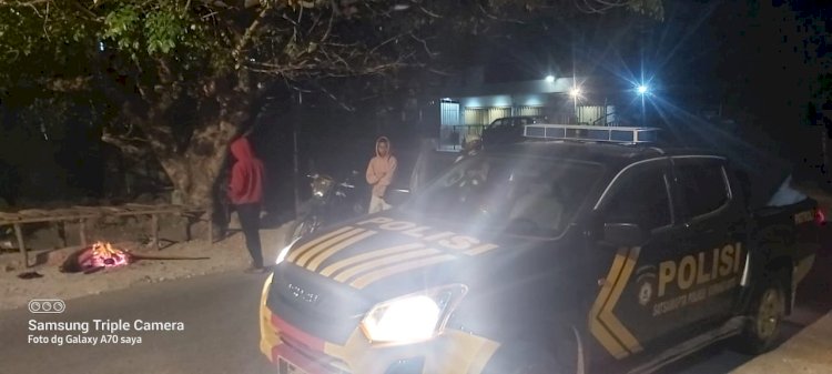 Personil Piket Pos Bundaran Oesapa amankan pemuda yang mengkonsumsi Miras.